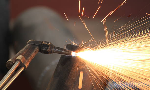 istock Worker cut pipe by gas cutting manual 533832615