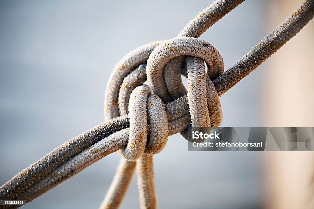 the noose noose in a quay harbour - close up view with sea background Tied Knot Stock Photo