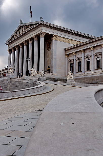 o parlamento da áustria de viena - austrian parliament imagens e fotografias de stock