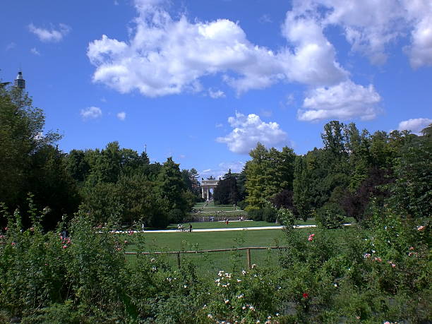 istock Arch of peace from Sempione park 533836485