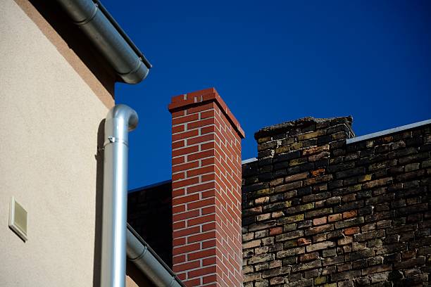 istock Old brick wall on a background of blue sky 533837335