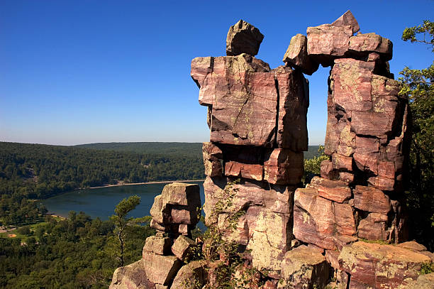 istock Doorway Rock Formation at Devil's Lake in Wisconsin 533846506