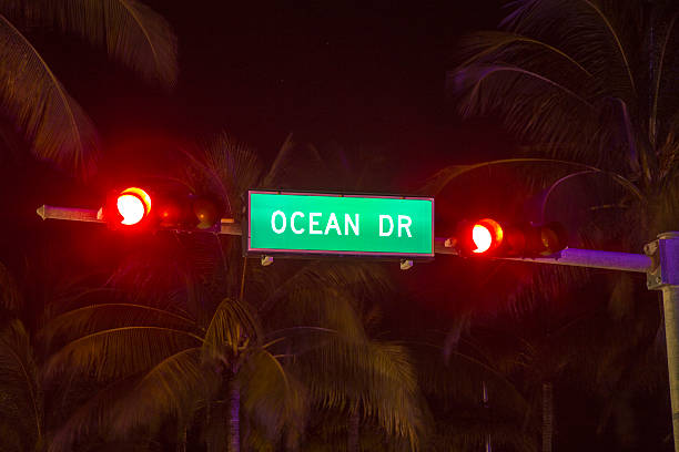 istock Ocean drive sign and traffic light 533851485