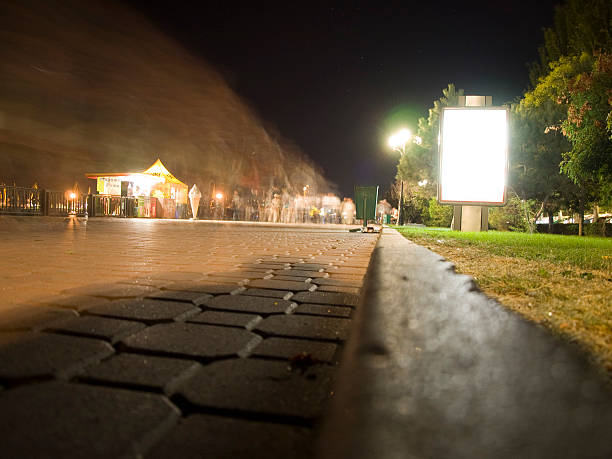 feodosia frente al mar en la noche. - kafa fotografías e imágenes de stock