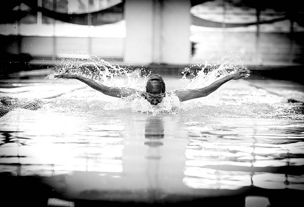 istock Young athletic man with butterfly swimming technique. 533857598