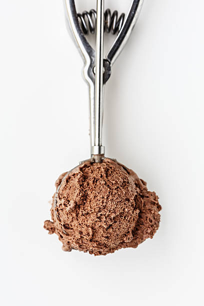helado de chocolate cuchara - gelato cream ice cream ice fotografías e imágenes de stock