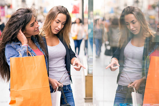 istock Best friends shopping 533860732