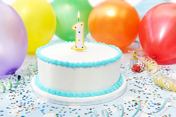torta per celebrare il primo compleanno di mio/a figlio/a - first birthday foto e immagini stock