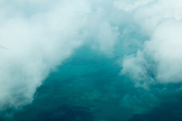 istock Curving fluffy cloud and turquoise Caribbean sea 533902000