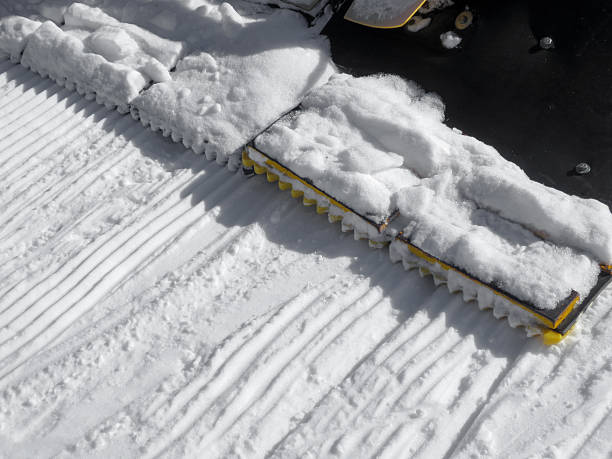 istock Snow grooming equipment and pattern in snow 533932981