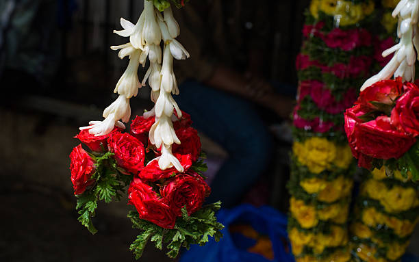 flor de cadeia para venda - india bangalore flower business imagens e fotografias de stock