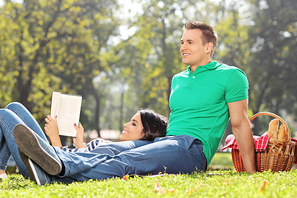 istock Couple having a picnic in park 533937243