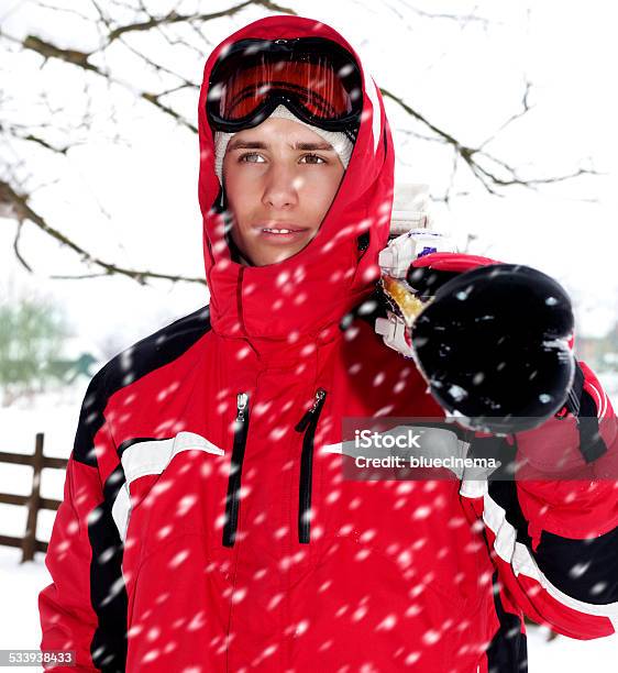 Esquiador Foto de stock y más banco de imágenes de 16-17 años - 16-17 años, 2015, Abrigo de invierno