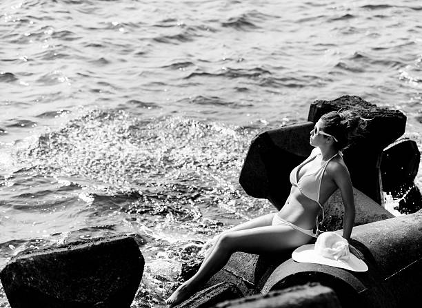 istock relax near sea 533938573