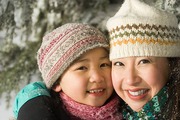 istock Mother and daughter in hats 533939001