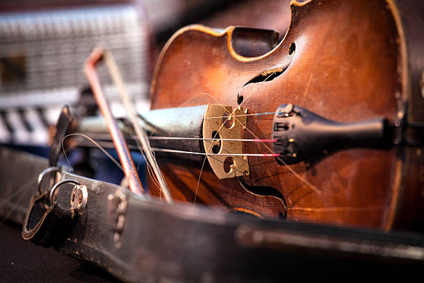 istock Vintage old used violin and bow 533939317