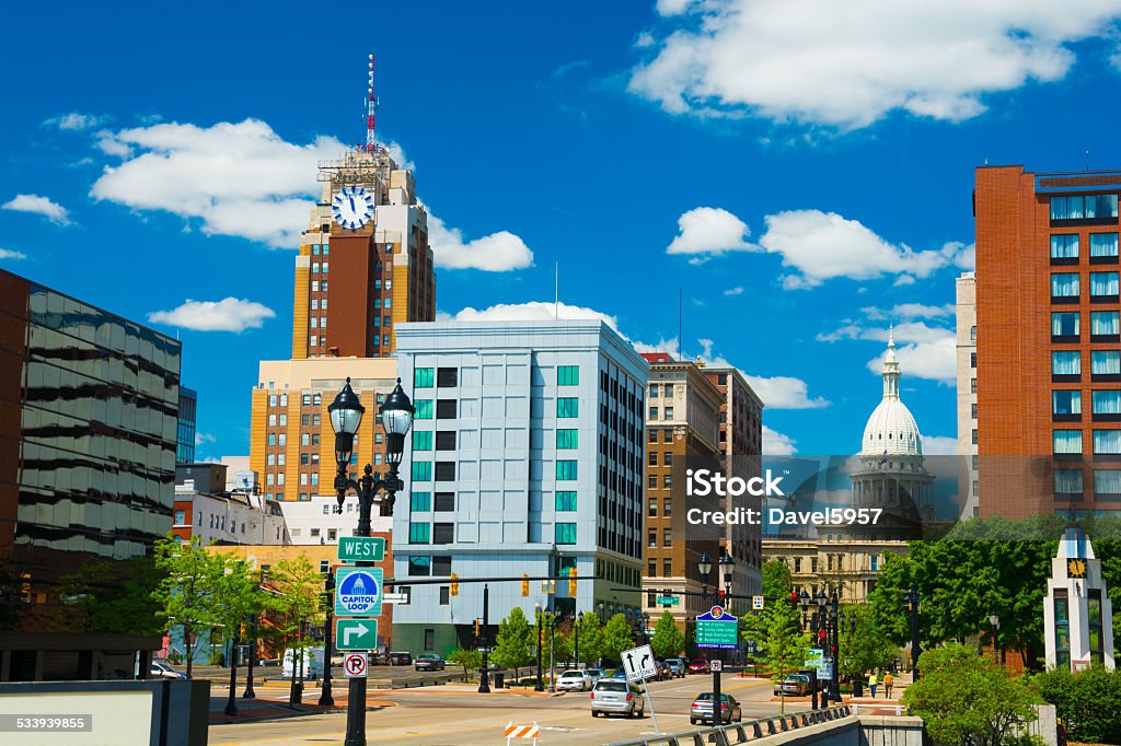 Lansing edificios del centro de la ciudad y del Capitolio del estado de Michigan - Foto de stock de Lansing libre de derechos