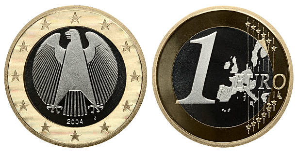 prova euro moneta con clipping path su sfondo bianco - european union coin european union currency coin front view foto e immagini stock