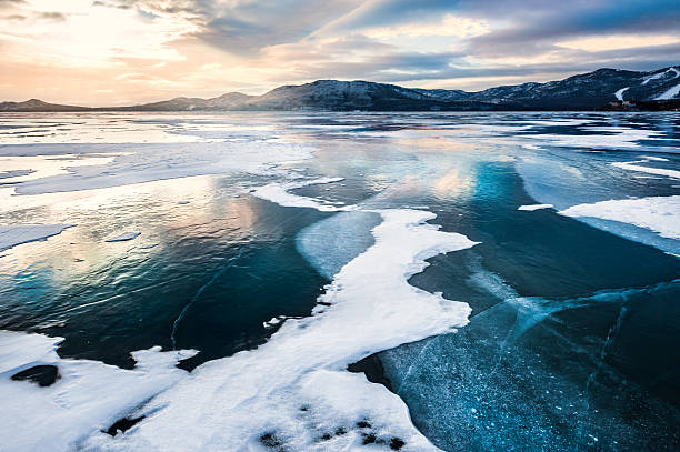 istock Fantastic winter landscape with frozen lake 533960331