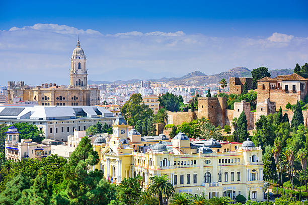 málaga, espanha paisagem urbana para o mar - building exterior built structure church day - fotografias e filmes do acervo