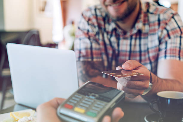 istock Credit card contactless payment 533976472