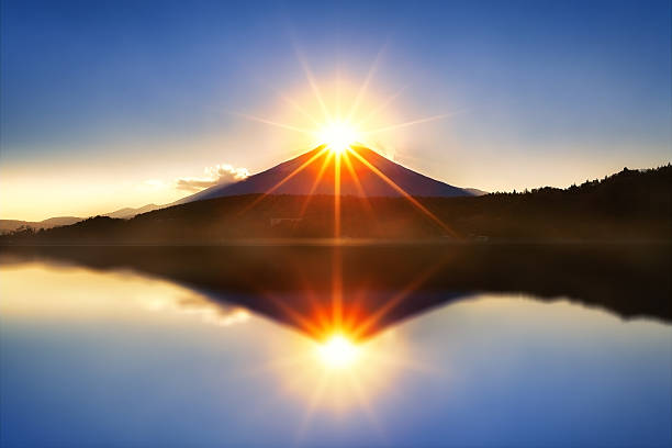 diamond fuji  - winter sunrise mountain snow foto e immagini stock