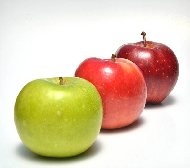 três maçãs - apple granny smith apple three objects green - fotografias e filmes do acervo
