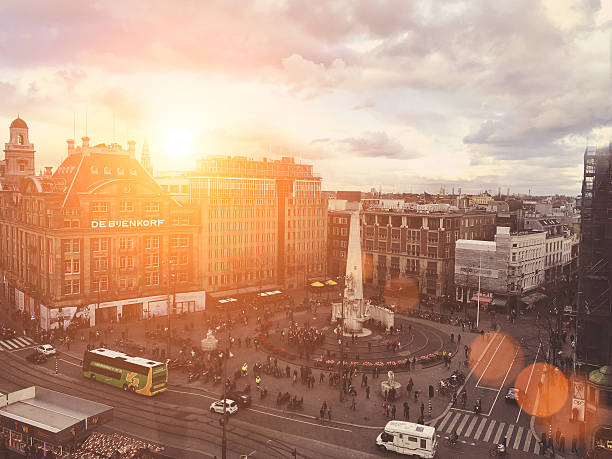 tramonto vista aerea panoramica del paesaggio urbano di amsterdam, paesi bassi - dam foto e immagini stock