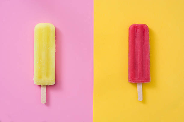 istock Strawberry popsicle and lemon popsicle 533990840