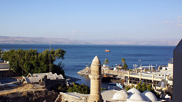 вид на море из tiberias галилее, израиль - lake tiberius стоковые фото и изображения