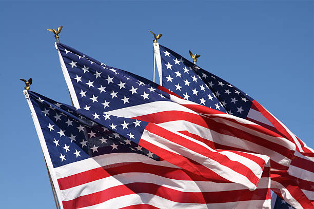 sfilata di uniti.  bandiere - us state flag national flag flag three objects foto e immagini stock