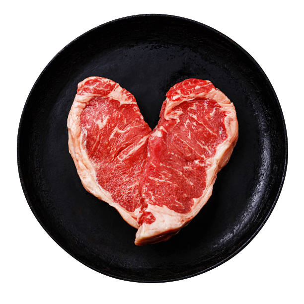 ハート形状 生肉ステーキ分離 - meat beef love heart shape ストックフォトと画像