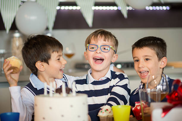 istock Little boy birthday party: eating cupcakes 534005570