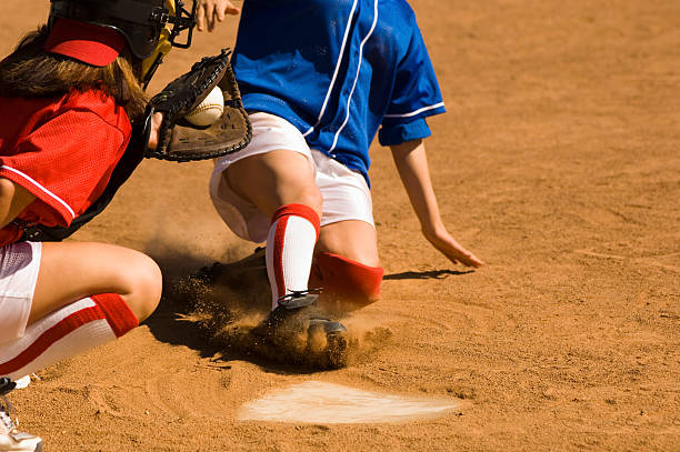 encerrar chamada em casa prato - softball - fotografias e filmes do acervo