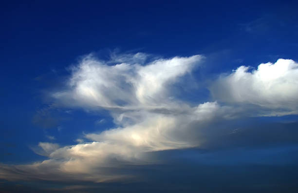 ciel et nuages en arrière-plan. nuages - sibiria photos et images de collection