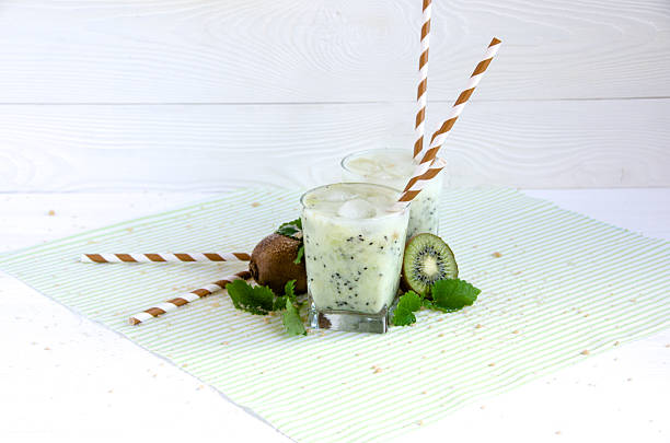 istock kiwi cocktail glass mint white table 534040368