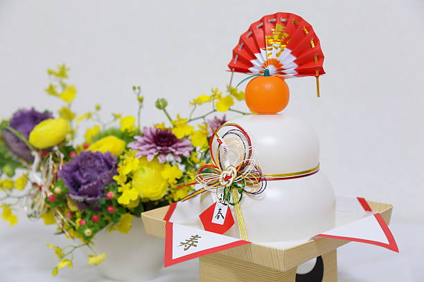 istock kagamimochi and flower 534050813