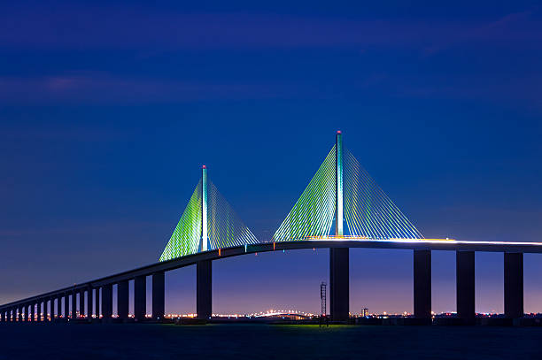 tampa são petersburgo ponte de skyway - street light street bridge illuminated imagens e fotografias de stock