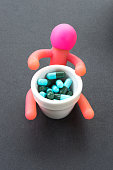 haufen-von-kapseln-medizin-antibiotikum.