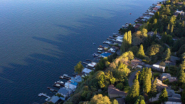 kenmore, wa brzegowej łodzi i zabawki - lake washington zdjęcia i obrazy z banku zdjęć