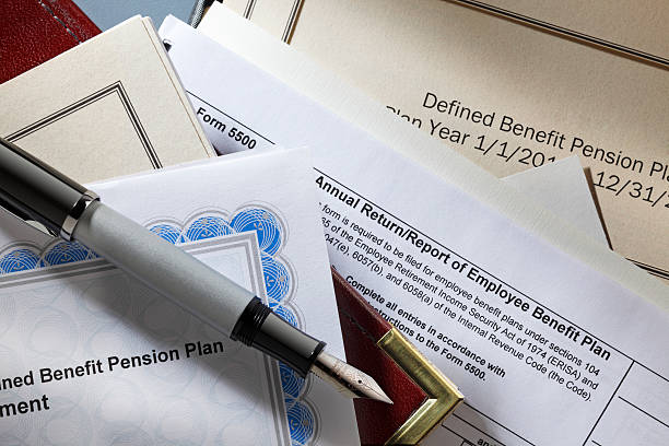 정의된 편익 연금 계획을 문서 책상 - pension social security retirement defined 뉴스 사진 이미지