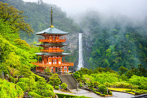 nachi, япония пагода и водопад - kii стоковые фото и изображения