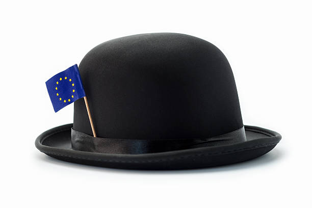 icónico chapéu de coco com bandeira da união europeia - felt arts and entertainment concepts and ideas isolated on white imagens e fotografias de stock