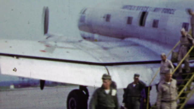 1951: US Air force deplaning from soldiers during Korean War.