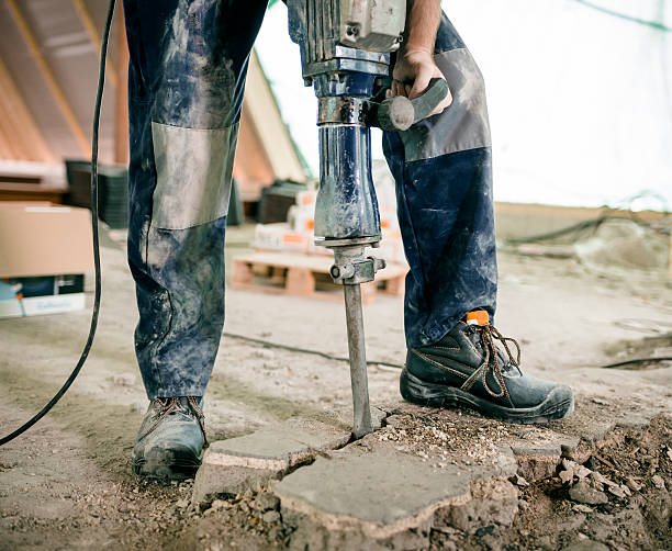 Trabalhador da Construção Civil com Furador Pneumático - fotografia de stock