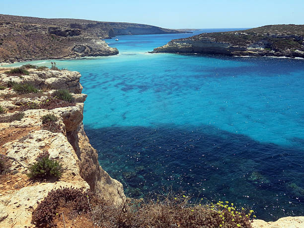 mer de lampedusa en italie - agrigento sicily italy tourism photos et images de collection