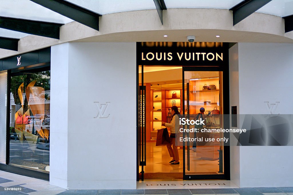 Louis Vuitton Shop With Shoppers Stock Photo - Download Image Now - Louis  Vuitton - Designer Label, Store, Shopping - iStock