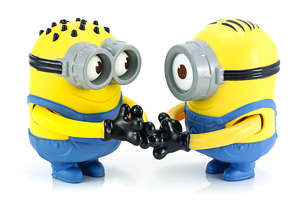 minion check hand toy character from despicable me - happy meal stockfoto's en -beelden