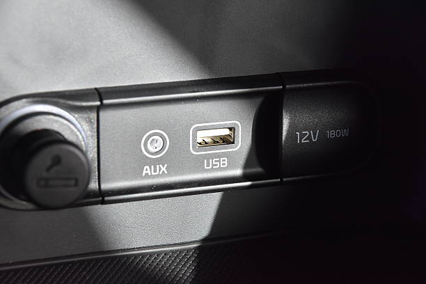 moderne auto usb-anschluss - domestic car audio stock-fotos und bilder