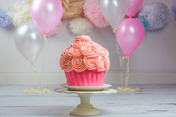 istock First Birthday Giant Pink Cake 534215080